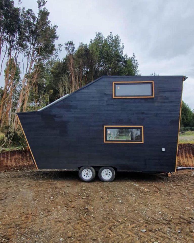 TINY HOUSE
