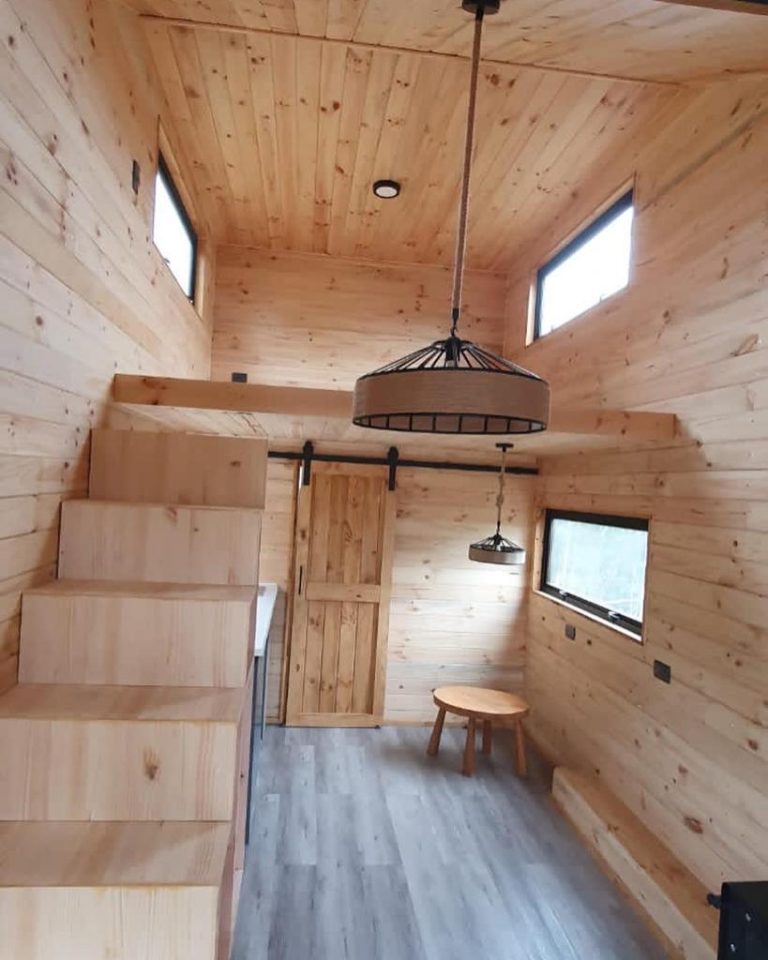 TINY HOUSE