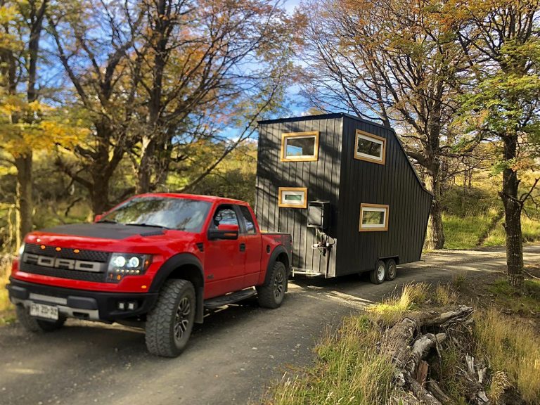 TINY HOUSE LOOW