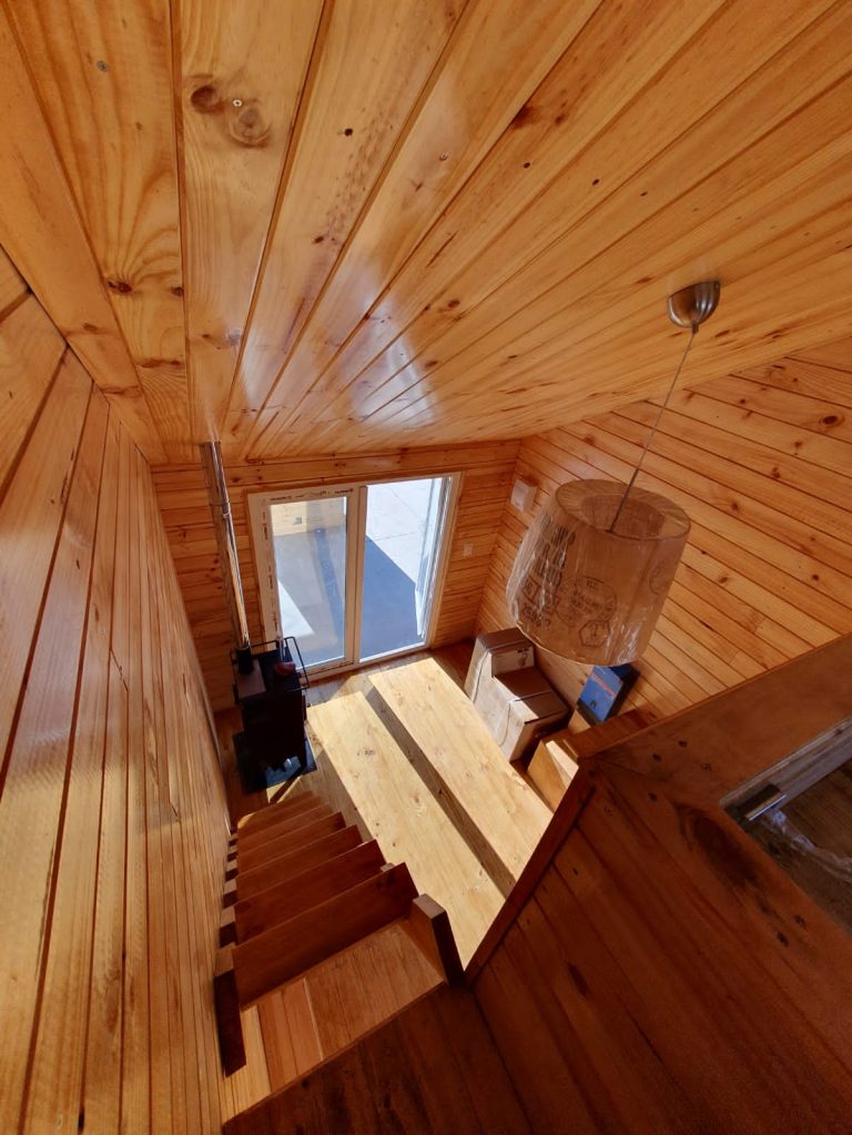 TINY HOUSE LOOW
