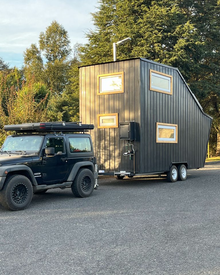 TINY HOUSE LOOW